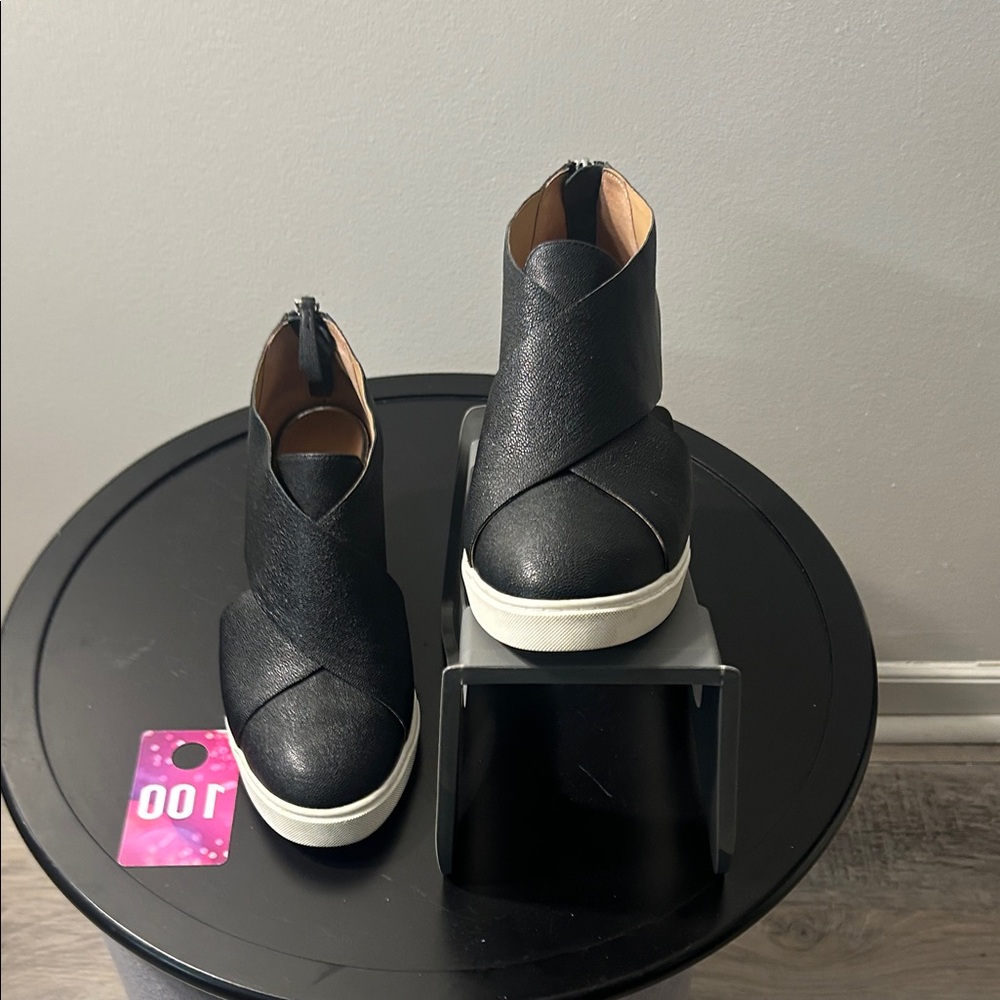 Paolo Linea Black Leather Wedge